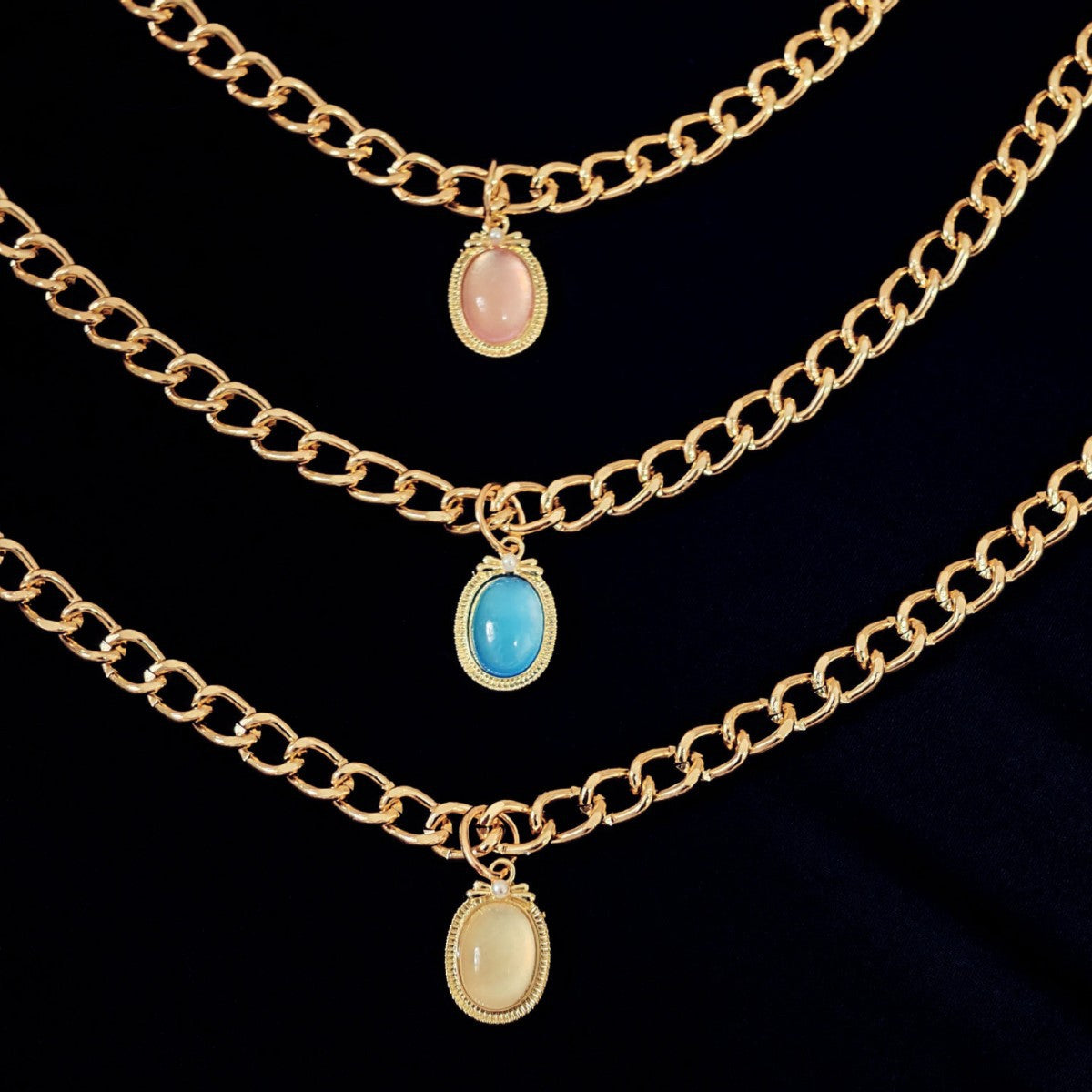 Pet cats belong to pendants