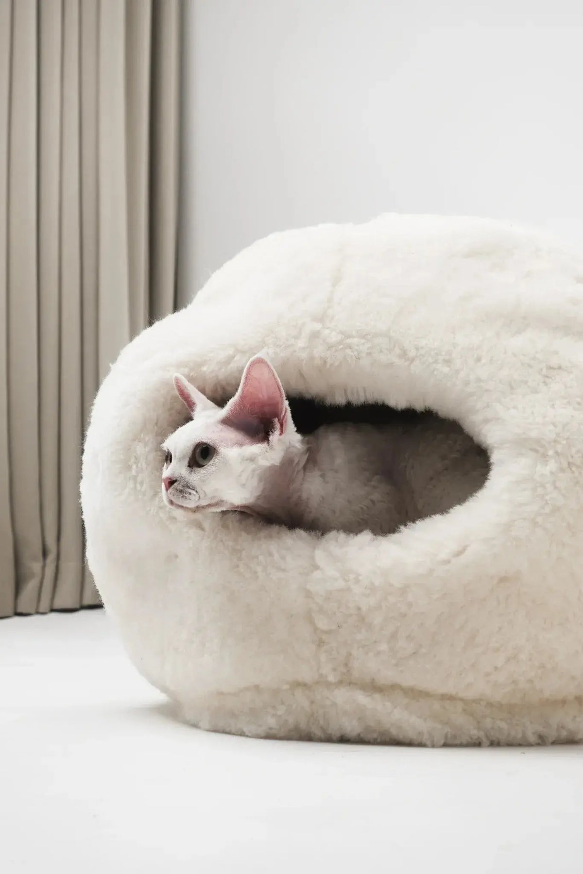 Nest Natural Sheepskin Pet Bed - White